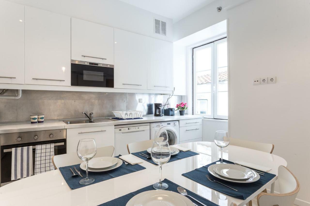 Three Bedroom Apartment In Historical Centre -Bairro Alto Lisboa Exterior foto